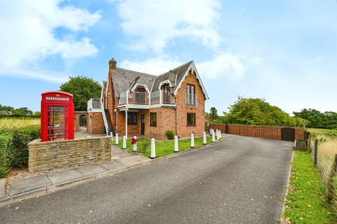 3 bedroom detached house for sale, Tatenhill Common, Rangemore, BURTON-ON-TRENT