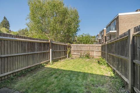 2 bedroom end of terrace house for sale, Chesham Road, Surrey GU1