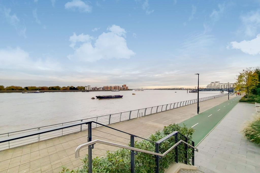 Deveraux House, Woolwich Riverside... 2 bed flat for sale - £595,000