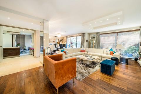 undefined, Merton Lane, London N6