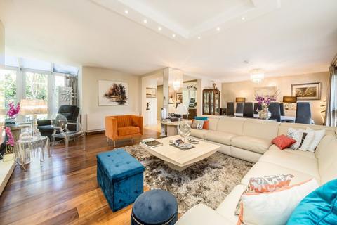 undefined, Merton Lane, London N6