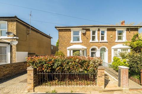 Avenue Road, London W3