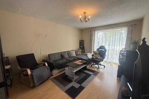 2 bedroom flat to rent, Epping Close,  Reading,  RG1