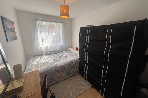 2 bedroom flat to rent, Epping Close,  Reading,  RG1