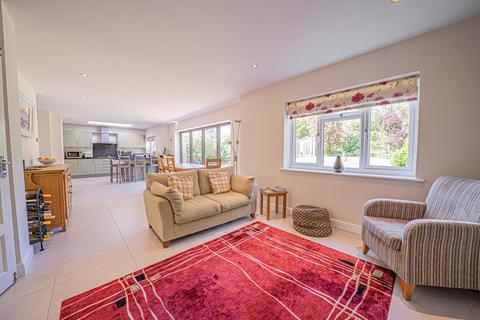 4 bedroom detached house for sale, Holland Avenue, Knowle, B93