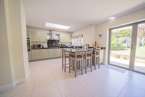 4 bedroom detached house for sale, Holland Avenue, Knowle, B93