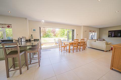 4 bedroom detached house for sale, Holland Avenue, Knowle, B93