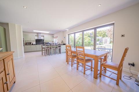 4 bedroom detached house for sale, Holland Avenue, Knowle, B93