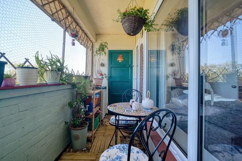 Flat - Wye Crescent, Newport NP20