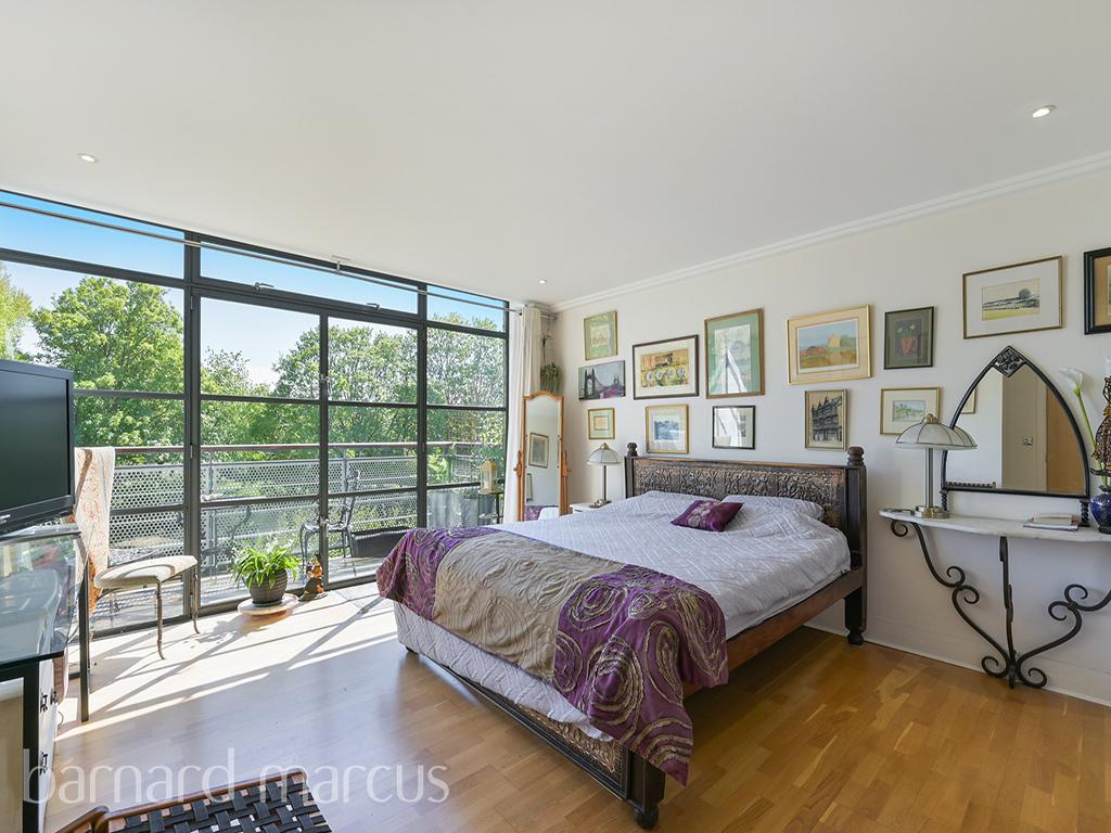 Apartment in BRENTFORD - View 2