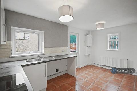 3 bed semi-detached house for rent in Chorley Road, Bolton, BL5