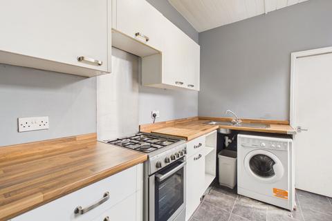 2 bedroom flat for sale, Avenue Road, Gateshead, NE8