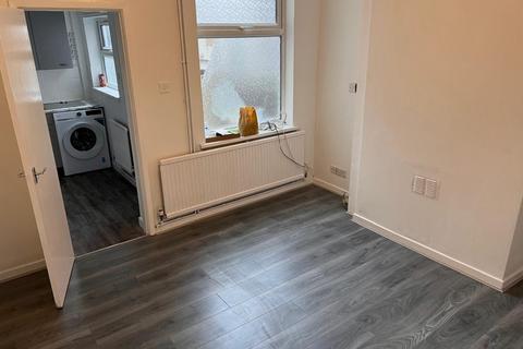 2 bed property for rent in 2 Bed – Terraced House – Carlisle Street, Leicester, LE3 6AF. £995 PCM