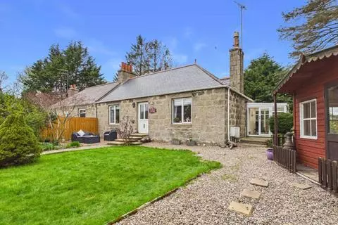 2 bedroom semi-detached bungalow for sale