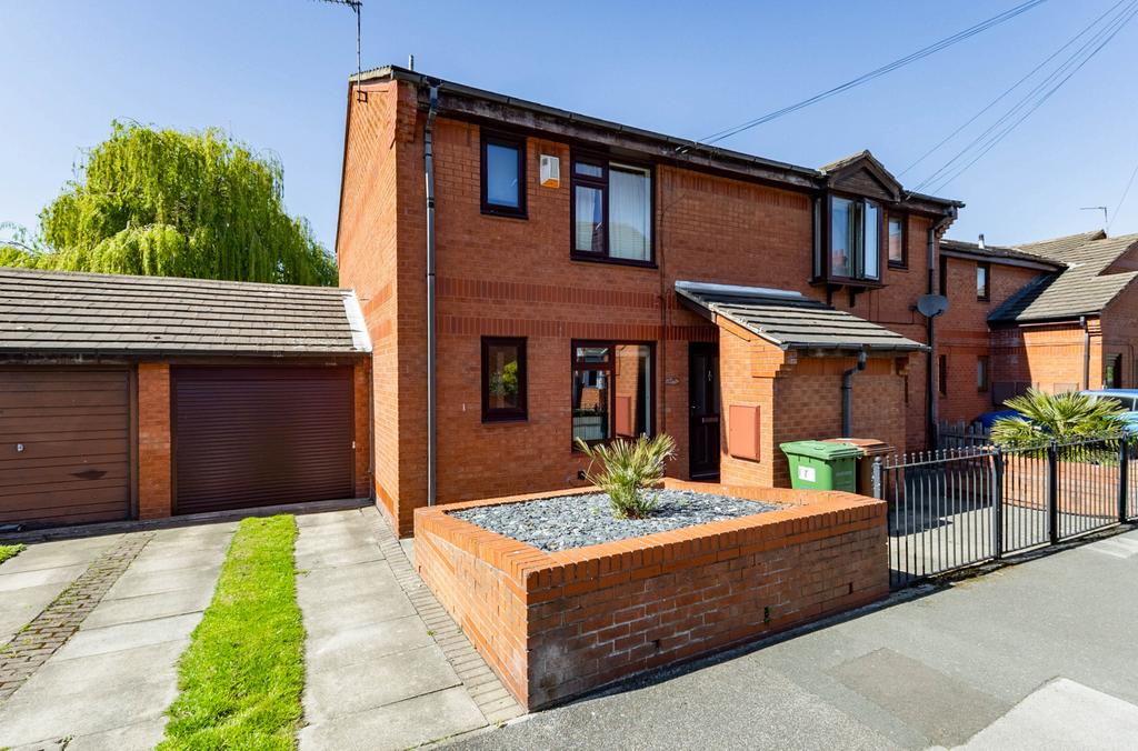 Dickinson Street, Wakefield, WF1 3PR 1 bed flat for sale - £87,750