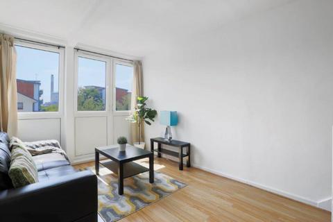 3 bedroom flat to rent, St Helena Road, Surrey Quay, SE16