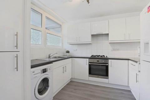 3 bedroom flat to rent, St Helena Road, Surrey Quay, SE16