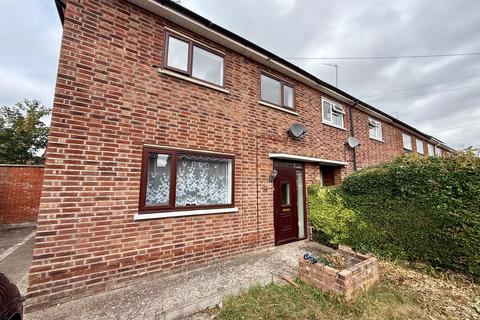 3 bed terraced house for rent in Norwich Road, WORCESTER, WR5