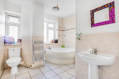 2 bedroom flat for sale, Florence Road, Stroud Green, N4