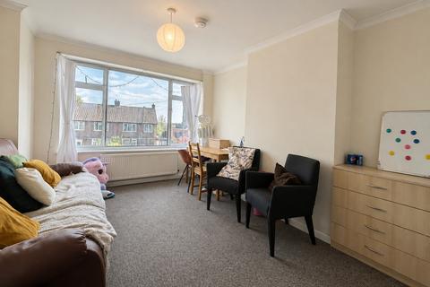 4 bedroom semi-detached house to rent, 4 Bed Student House, Hughenden Avenue, High Wycombe, HP13 5SN