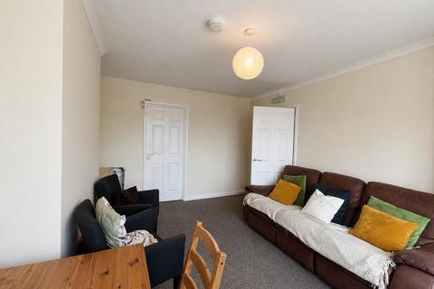 4 bedroom semi-detached house to rent, 4 Bed Student House, Hughenden Avenue, High Wycombe, HP13 5SN