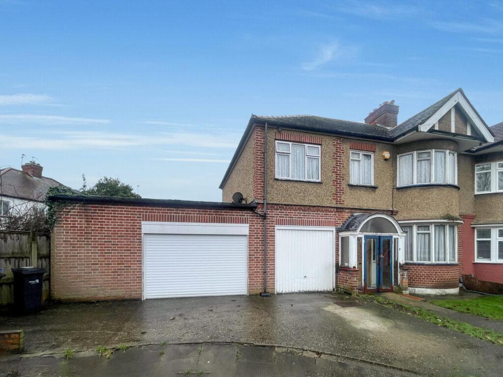 Detached house exterior, driveway, garage