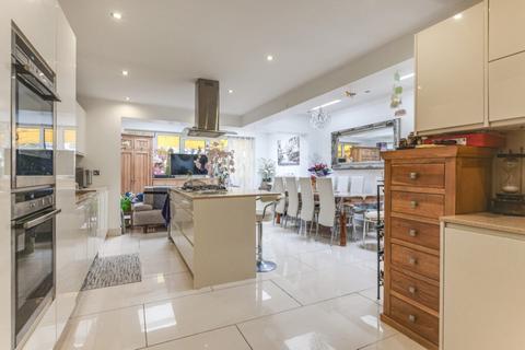 7 bedroom semi-detached house for sale, Friern Park - North Finchley - London - N12