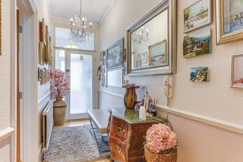 7 bedroom semi-detached house for sale, Friern Park - North Finchley - London - N12