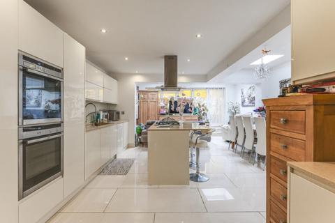 7 bedroom semi-detached house for sale, Friern Park - North Finchley - London - N12
