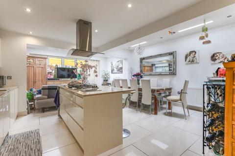 7 bedroom semi-detached house for sale, Friern Park - North Finchley - London - N12