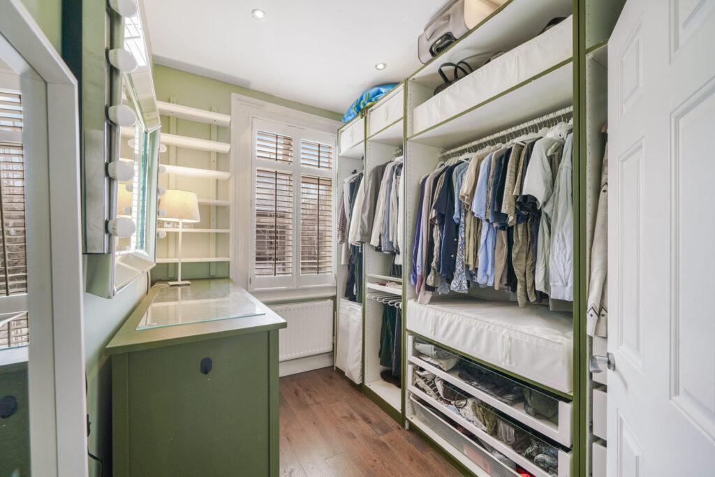Walk-in wardrobe