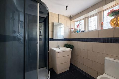 4 bedroom semi-detached house for sale, Burnt Ash Hill - Lewisham - London - SE12