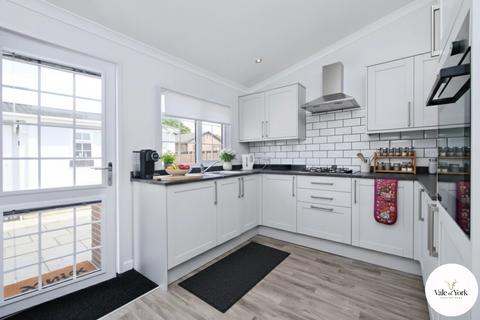 2 bedroom park home for sale, Sheriff Hutton Road, Strensall YO32