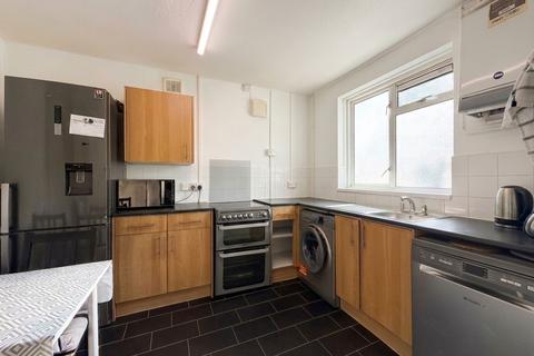 3 bedroom flat to rent, Heather Lane, Yiewsley, UB7