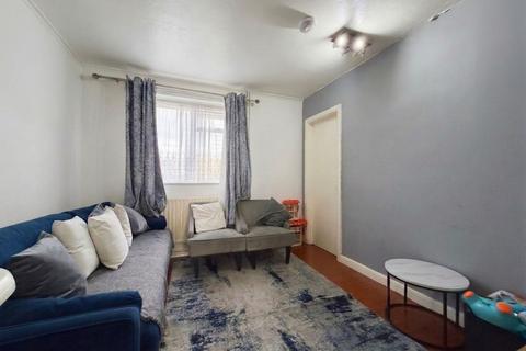 3 bedroom flat to rent, Heather Lane, Yiewsley, UB7