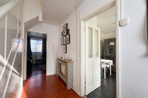 3 bedroom flat to rent, Heather Lane, Yiewsley, UB7
