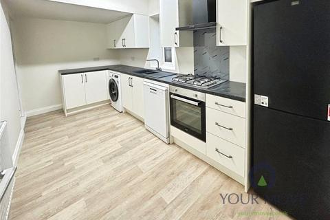 4 bedroom end of terrace house to rent, Longman Road, Barnsley S70