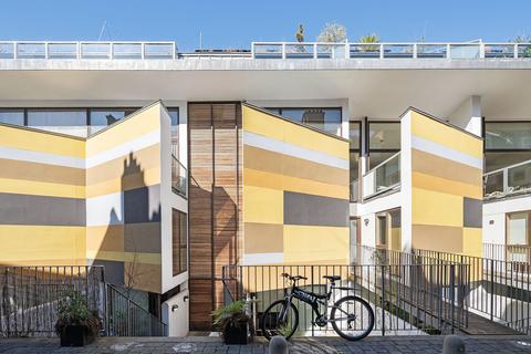 Mears Close, Whitechapel, London, E1