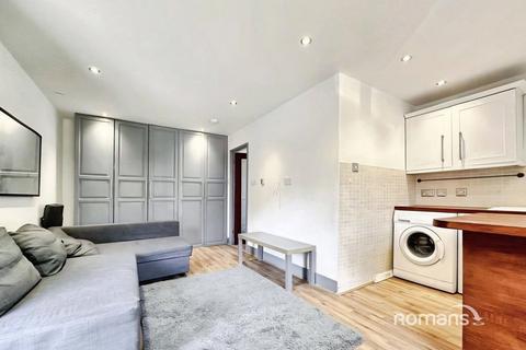 Studio to rent, Hambledon Close, Uxbridge, UB8