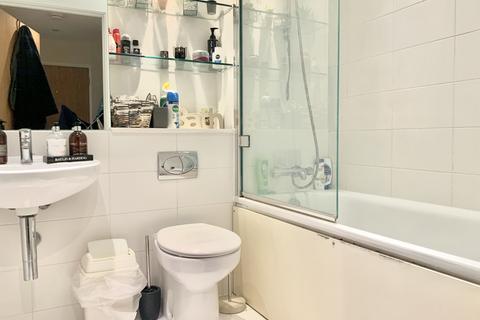 Studio to rent, Prince George House, Portsmouth, PO1
