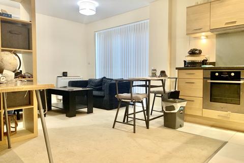 Studio to rent, Prince George House, Portsmouth, PO1