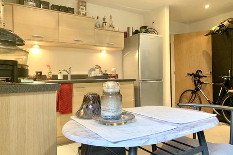 Studio to rent, Prince George House, Portsmouth, PO1
