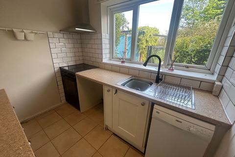 2 bedroom maisonette to rent, Hillside Close, Walsall, WS8