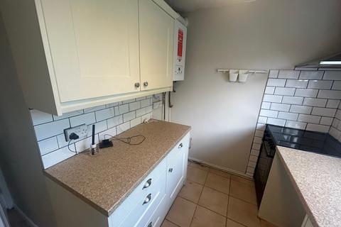2 bedroom maisonette to rent, Hillside Close, Walsall, WS8