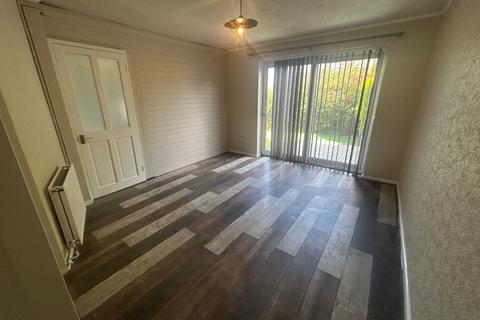 2 bedroom maisonette to rent, Hillside Close, Walsall, WS8