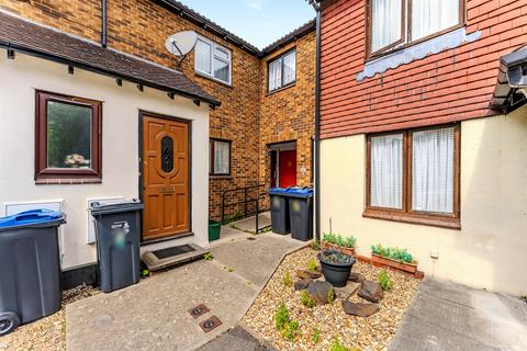 Connaught Gardens, Morden