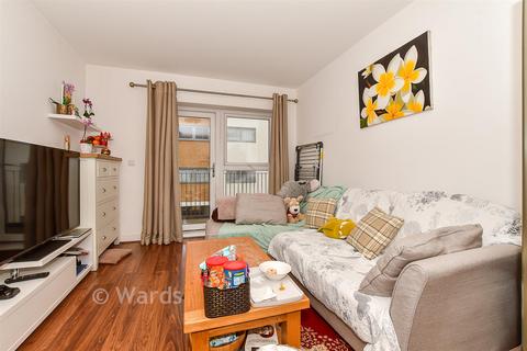 2 bedroom flat for sale, Azure Court, Tonbridge TN9