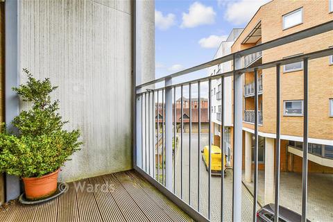 2 bedroom flat for sale, Azure Court, Tonbridge TN9