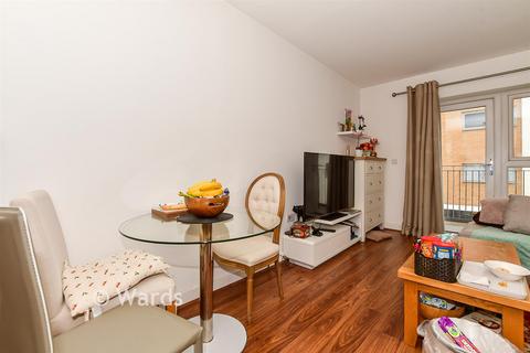 2 bedroom flat for sale, Azure Court, Tonbridge TN9