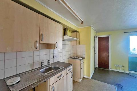 2 bedroom ground floor flat for sale, Chawton Park Road, ALTON